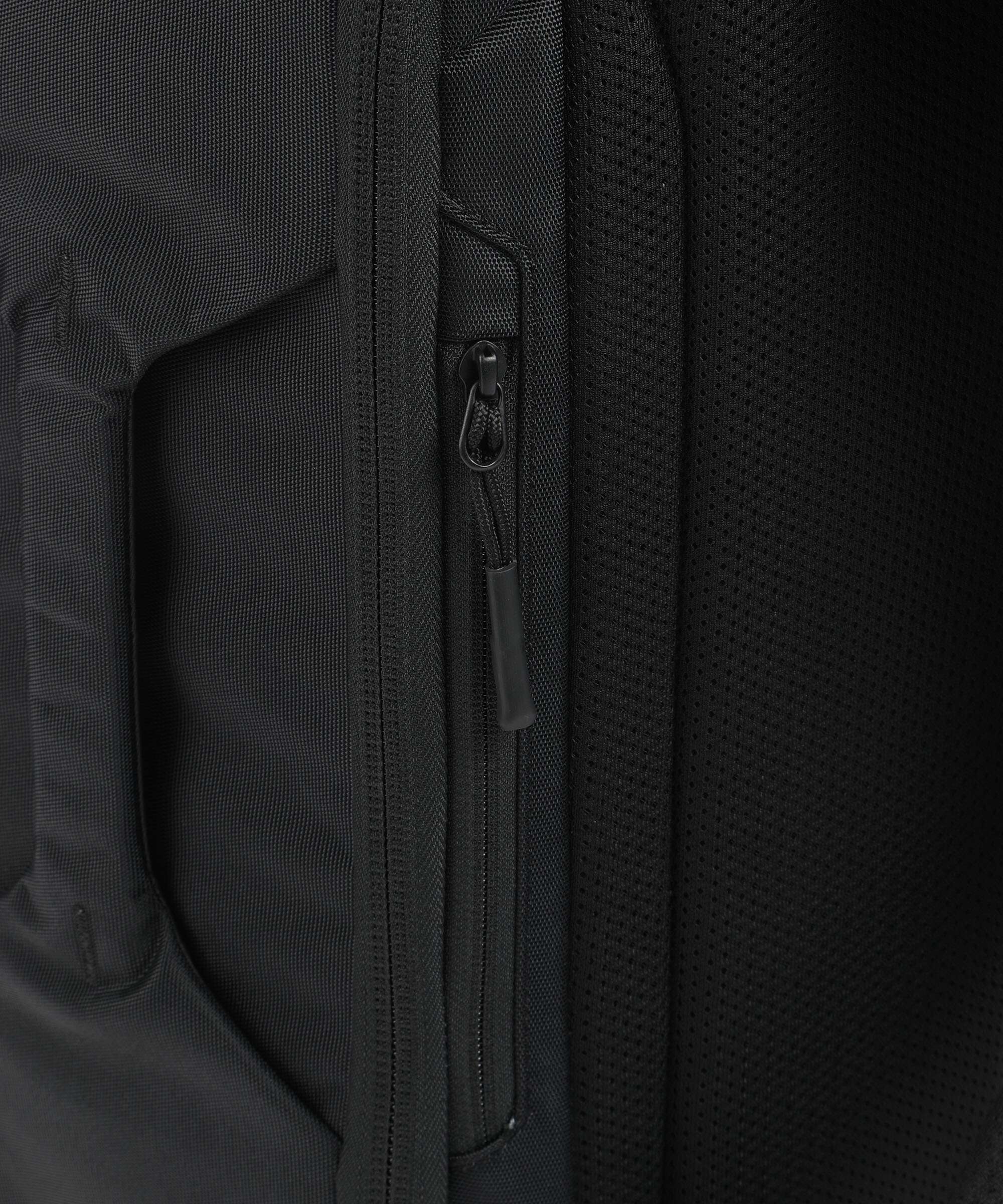 Thule Subterra 2 Convertible Backpack bag black