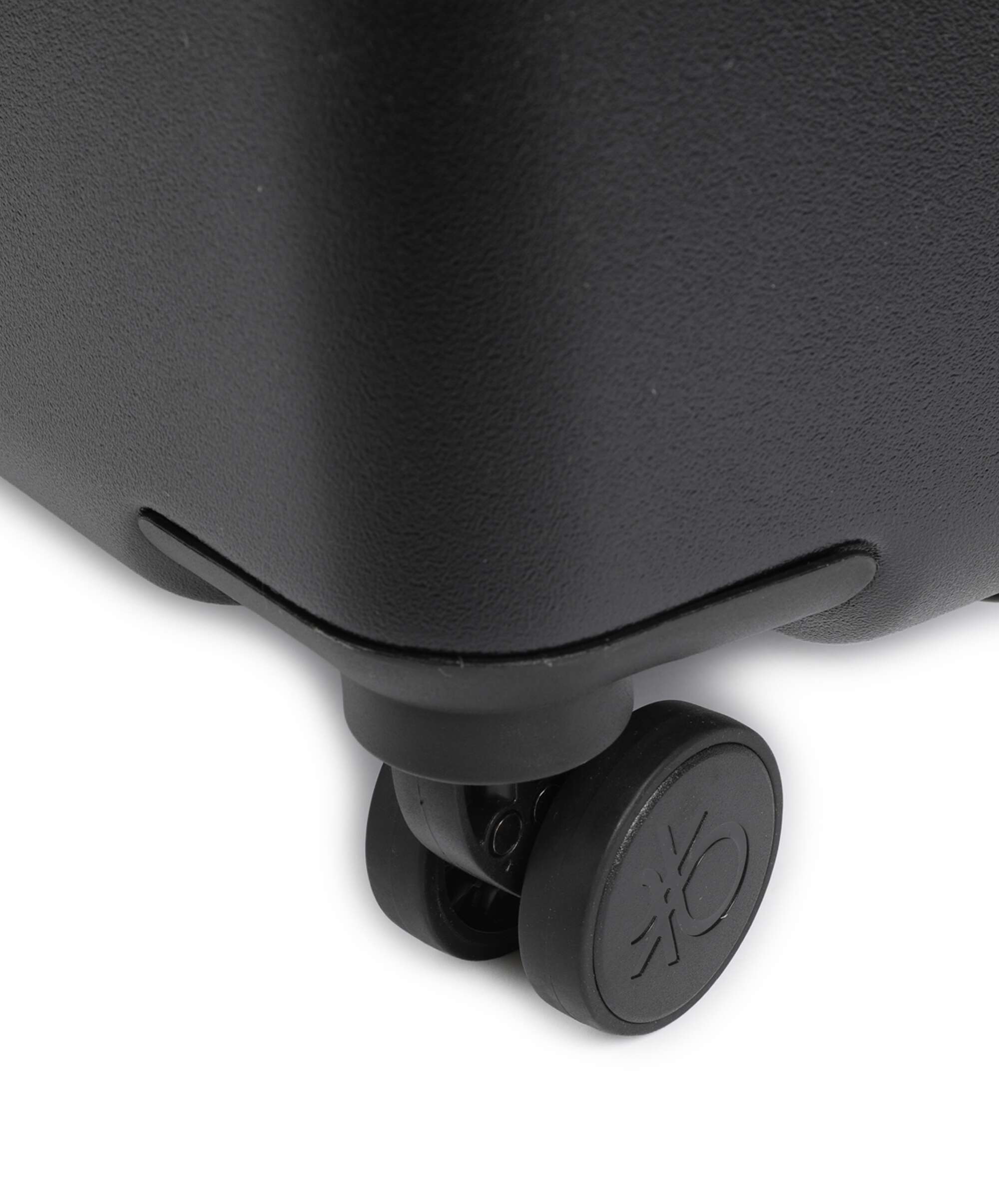 Delsey Paris x United Colors of Benetton UCB Hardside Spinner (4 wheels) black
