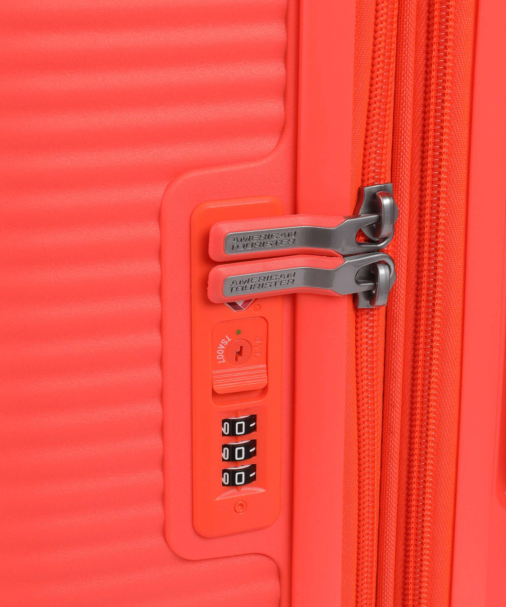 American Tourister Soundbox Spinner (4 wheels) neon orange