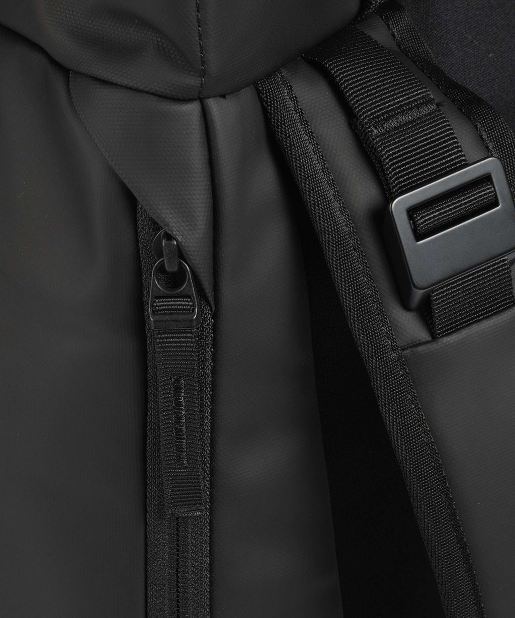 Db Hugger 30 Backpack black out
