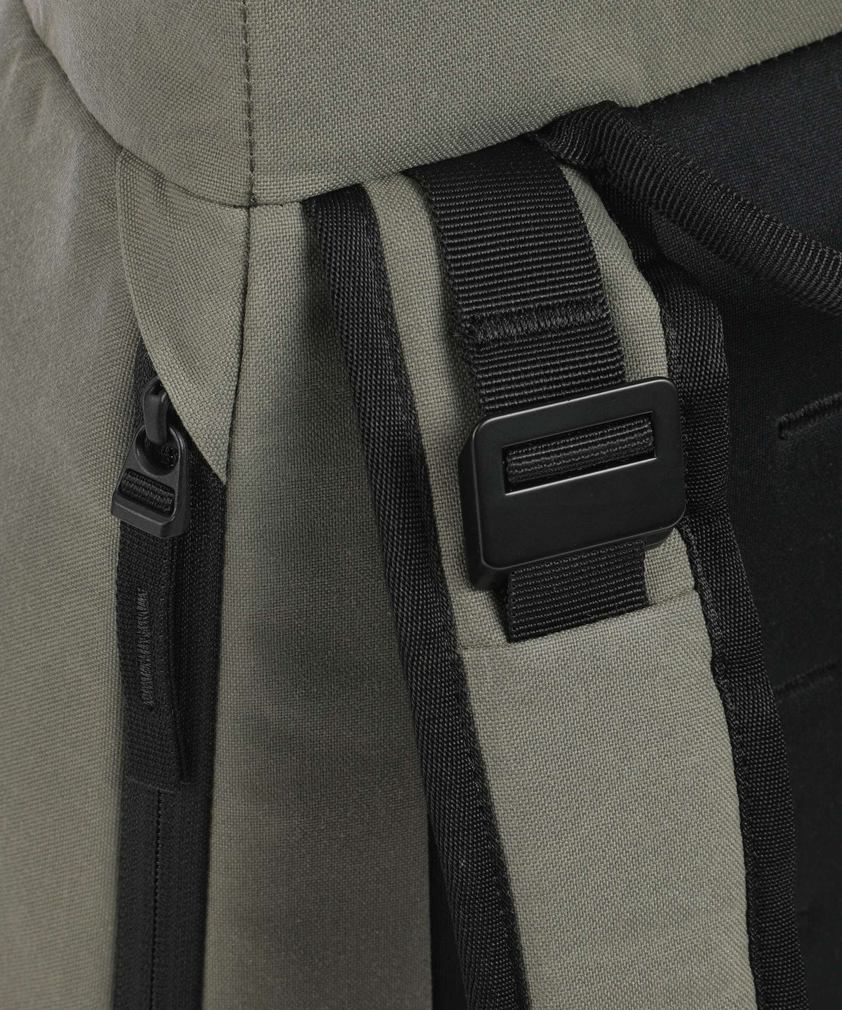 Db Hugger 20 Backpack forest green