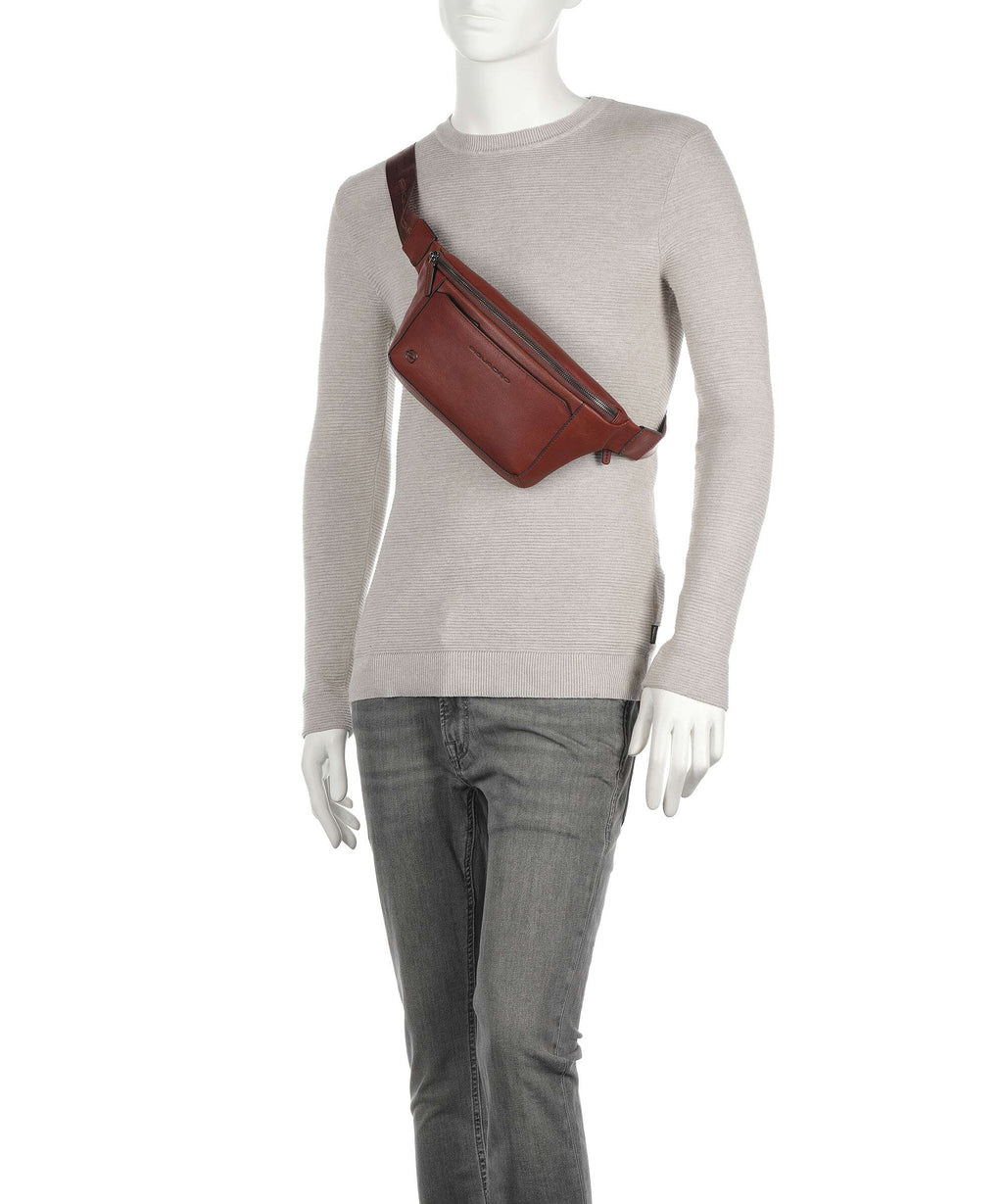 Piquadro Black Square Belt bag tobacco