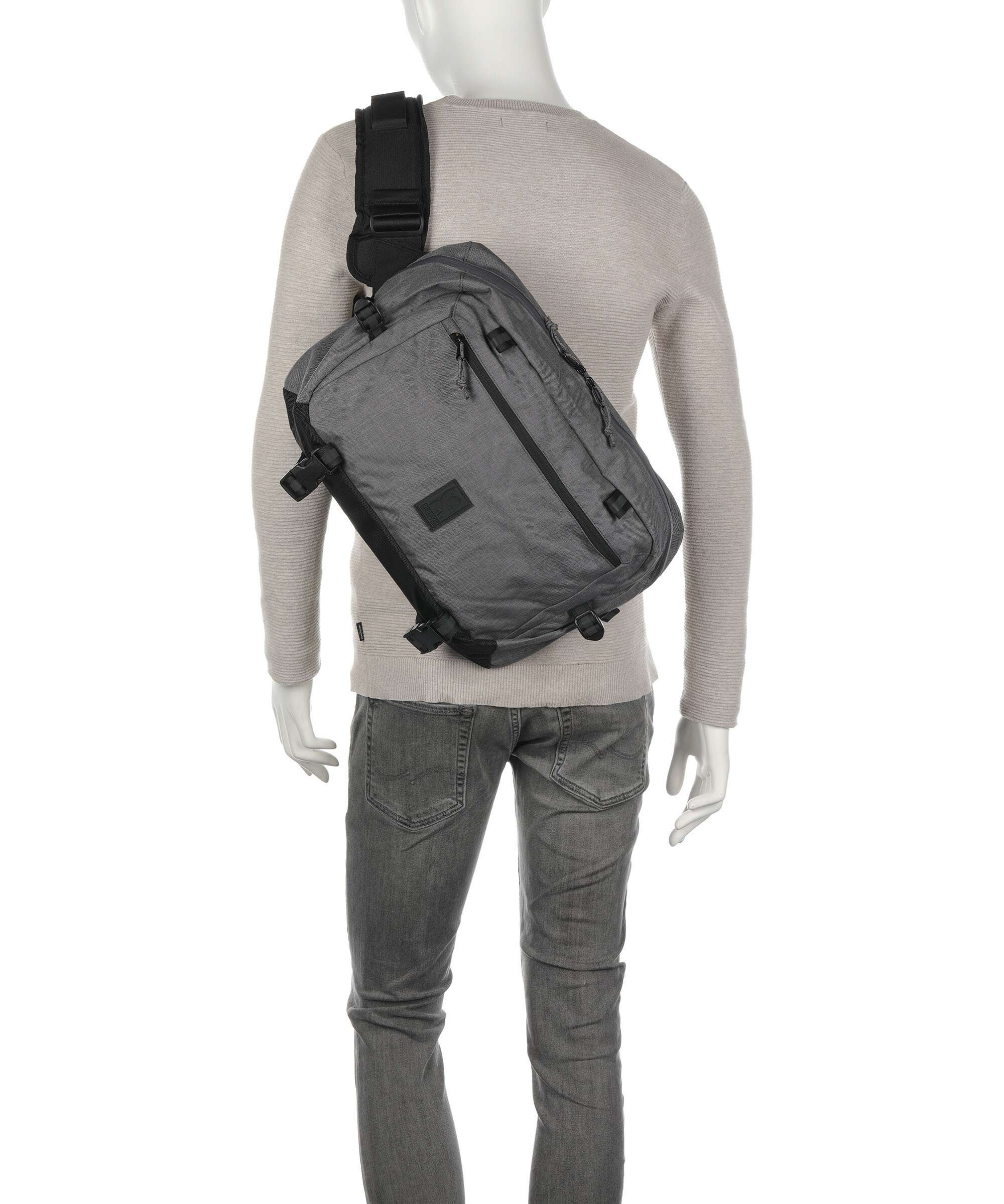 Chrome Kadet Max Messenger bag black
