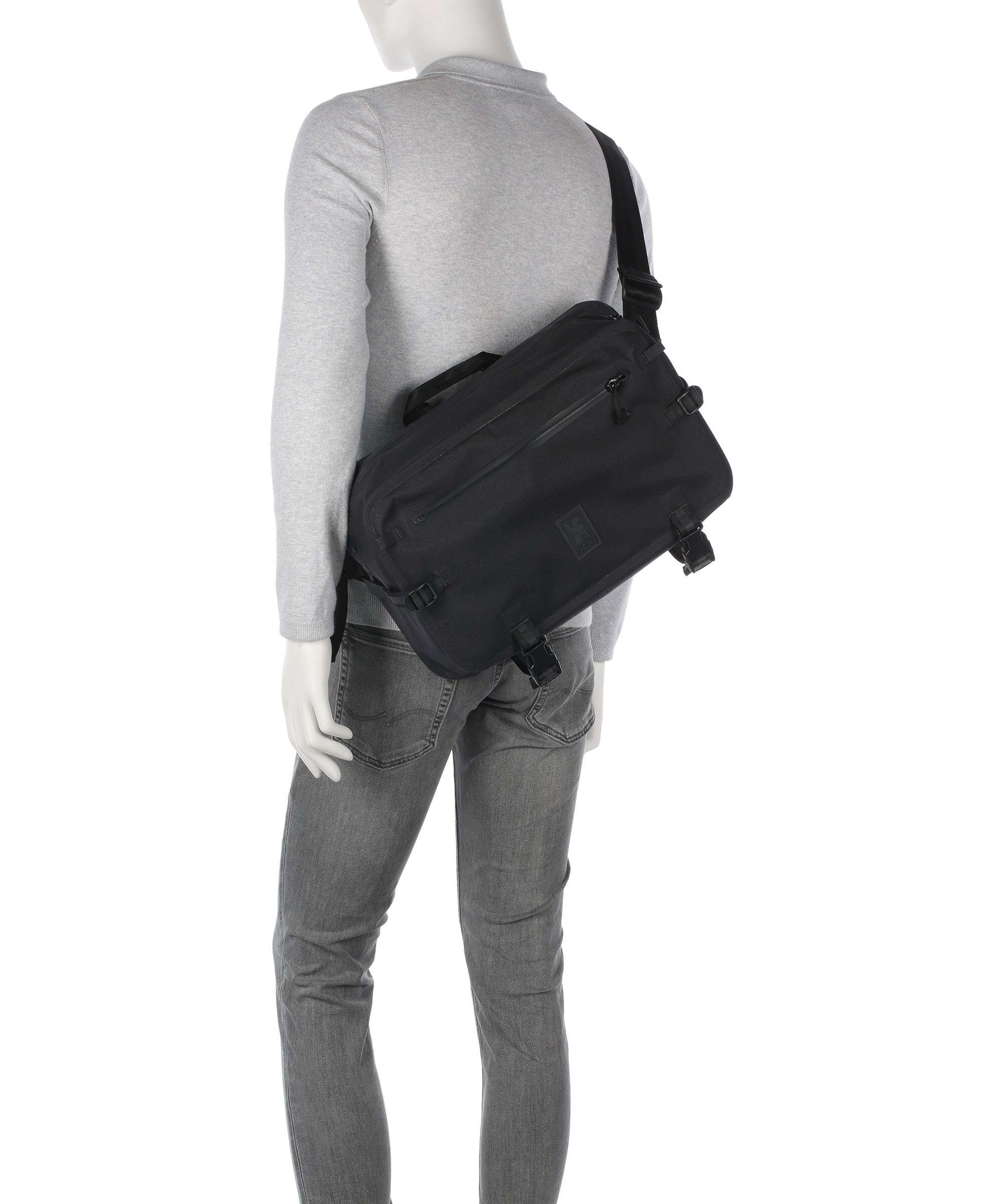 Chrome Kadet Max WP Messenger bag black