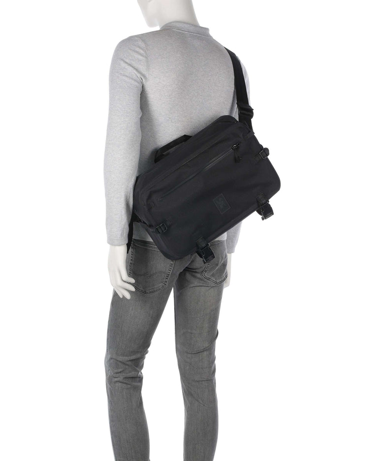Chrome Kadet Max WP Messenger bag black