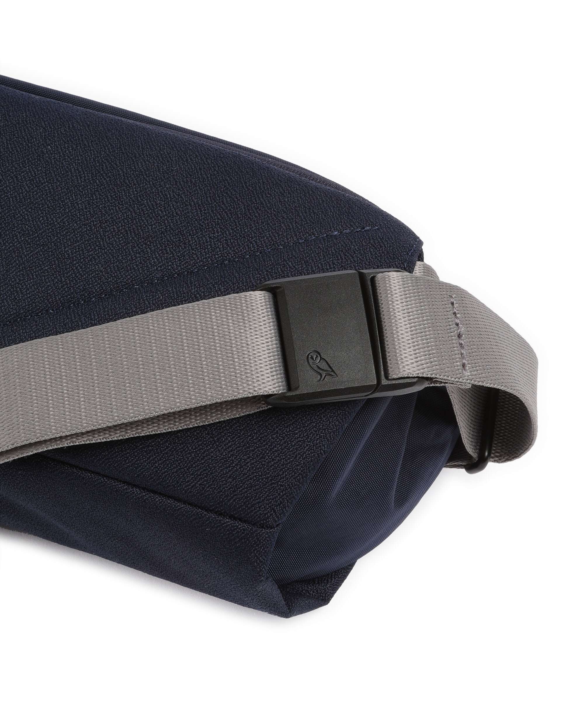 Bellroy City 4 Mini Sling bag navy
