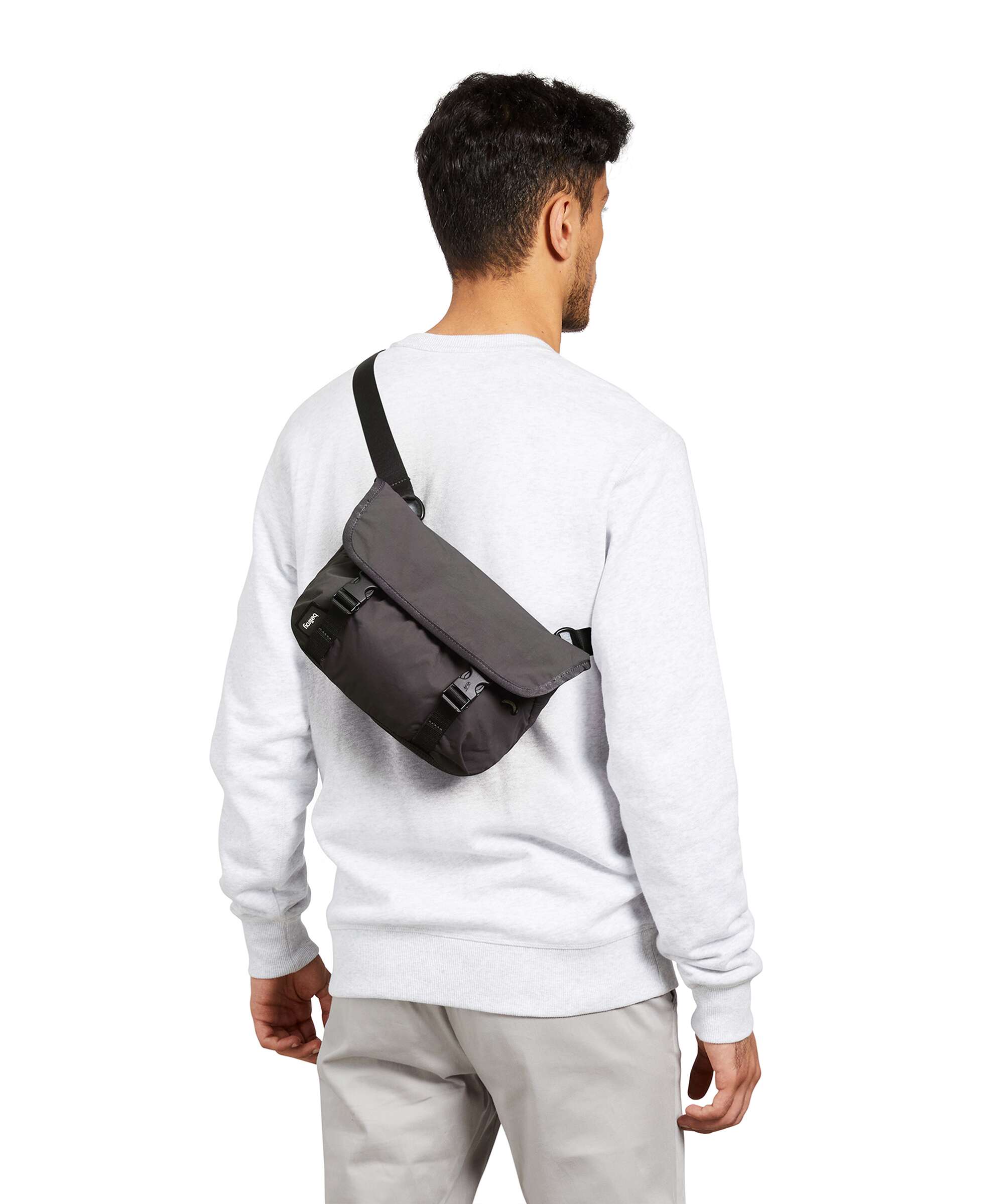 Bellroy Cinch 6 Mini Messenger bag black